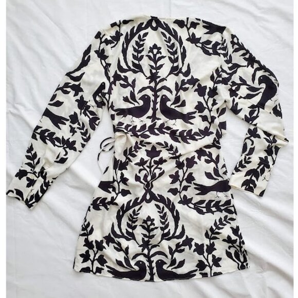 H&M White Black Long Sleeve Silk Like Patterned Birds Wrap Dress Side Tie Size L - Picture 3 of 10